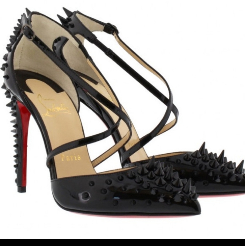 Authentic christian louboutin goldocross 👠🔥